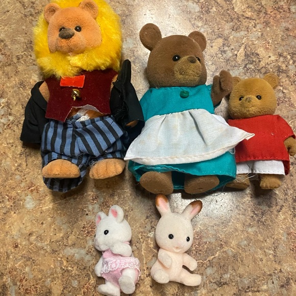 - Bundle of  128 Calico critters item - Picture 10 of 16